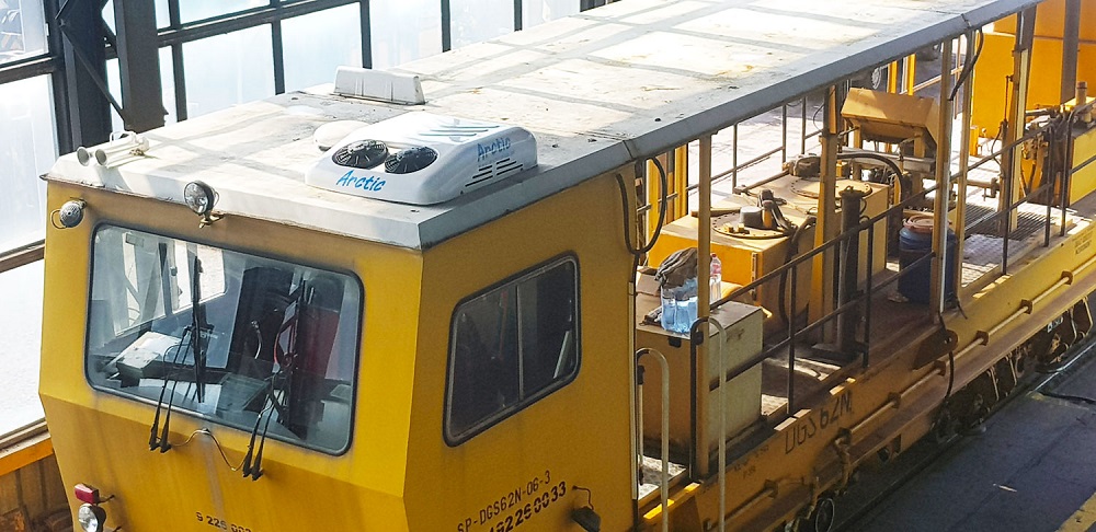 Klimatyzator Arctic na maszynie szynowej