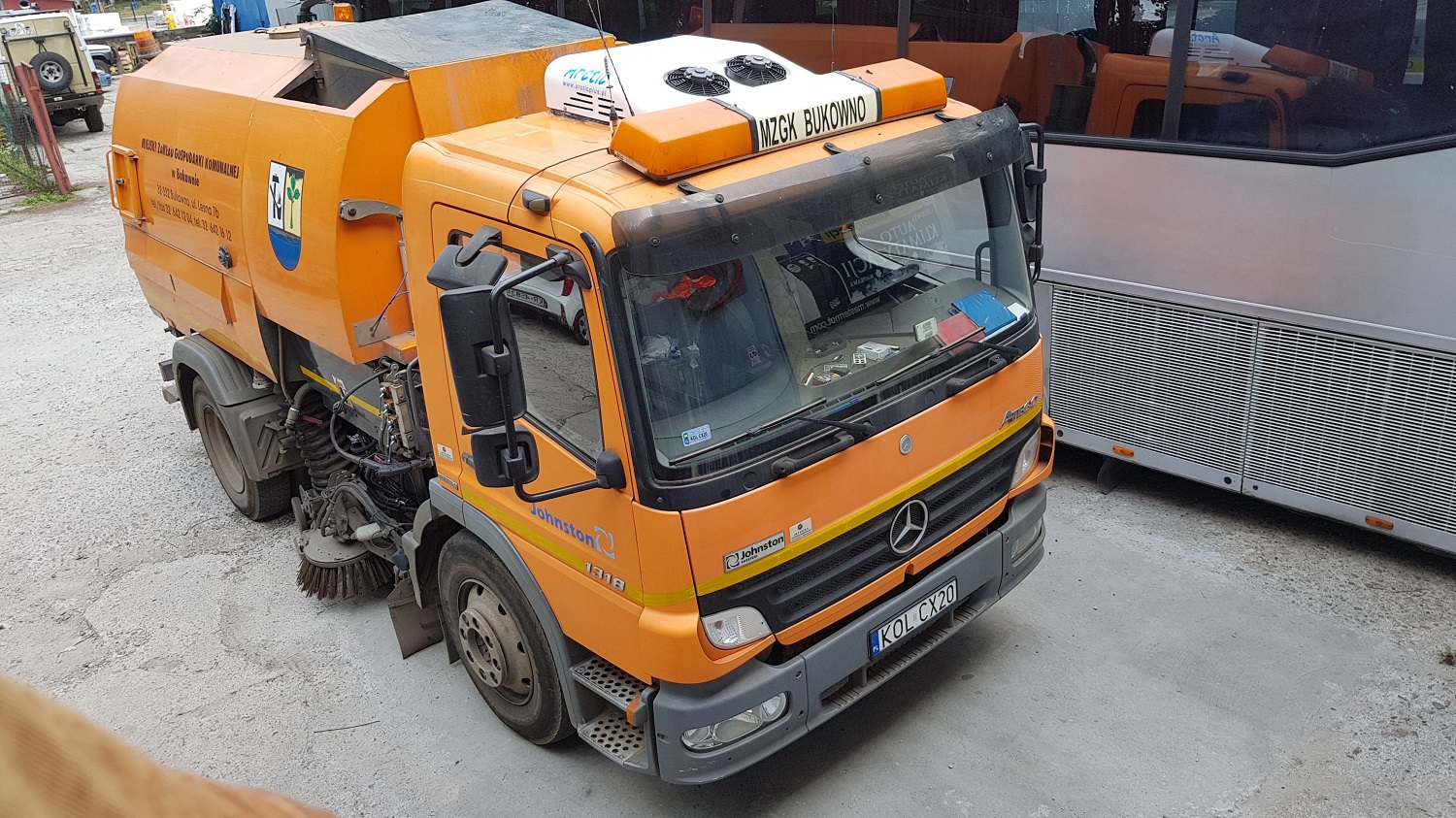 klimatyzator elektryczny zamontowany na zamiatarce